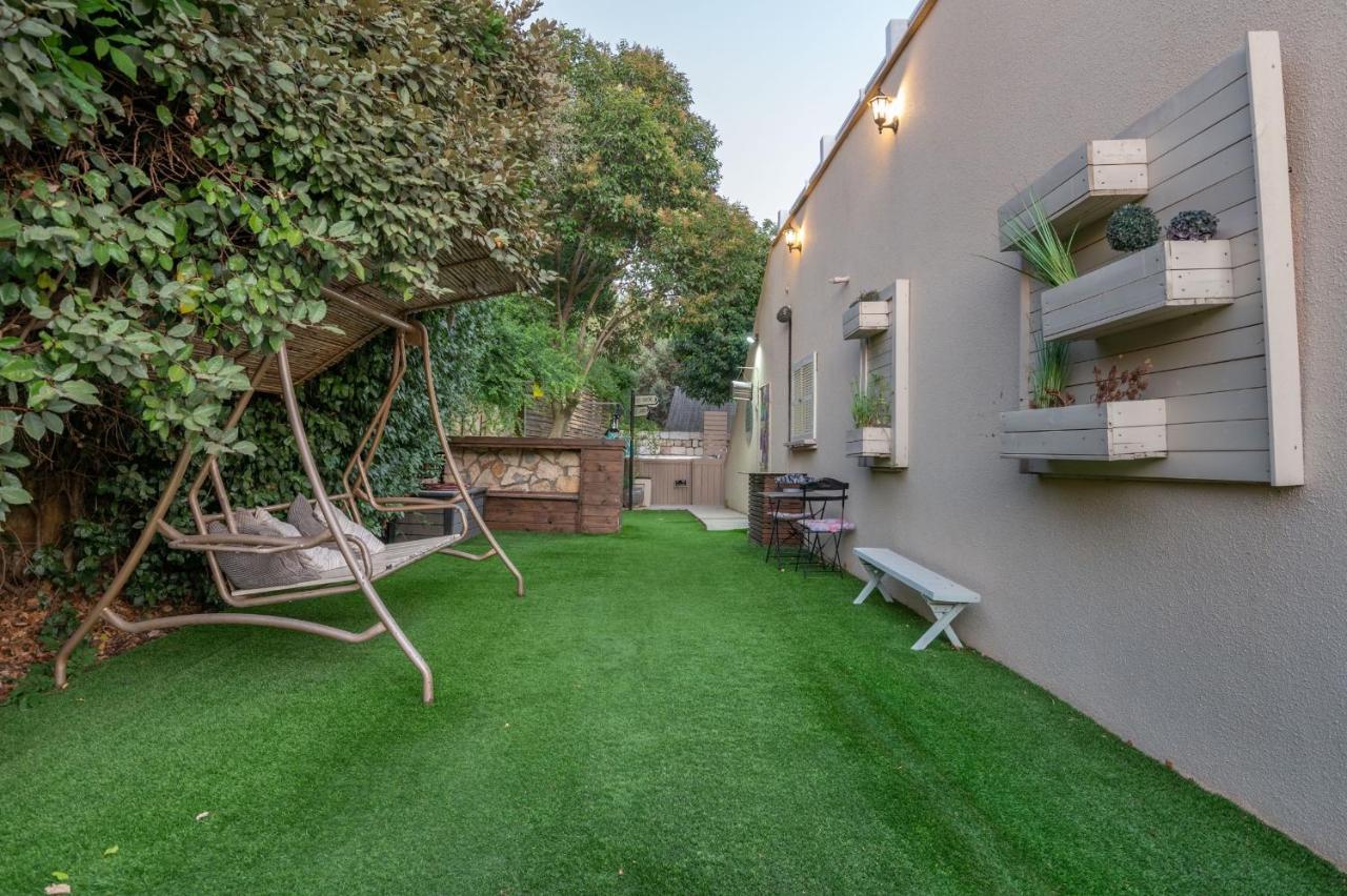 אוסנתה סוויטת בוטיק עם בריכה פרטית Kefar Weradim Exterior foto